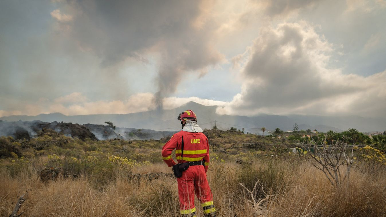 Mérgező gázok és olvadt lávafolyamok veszélyeztetik La Palma szigetét