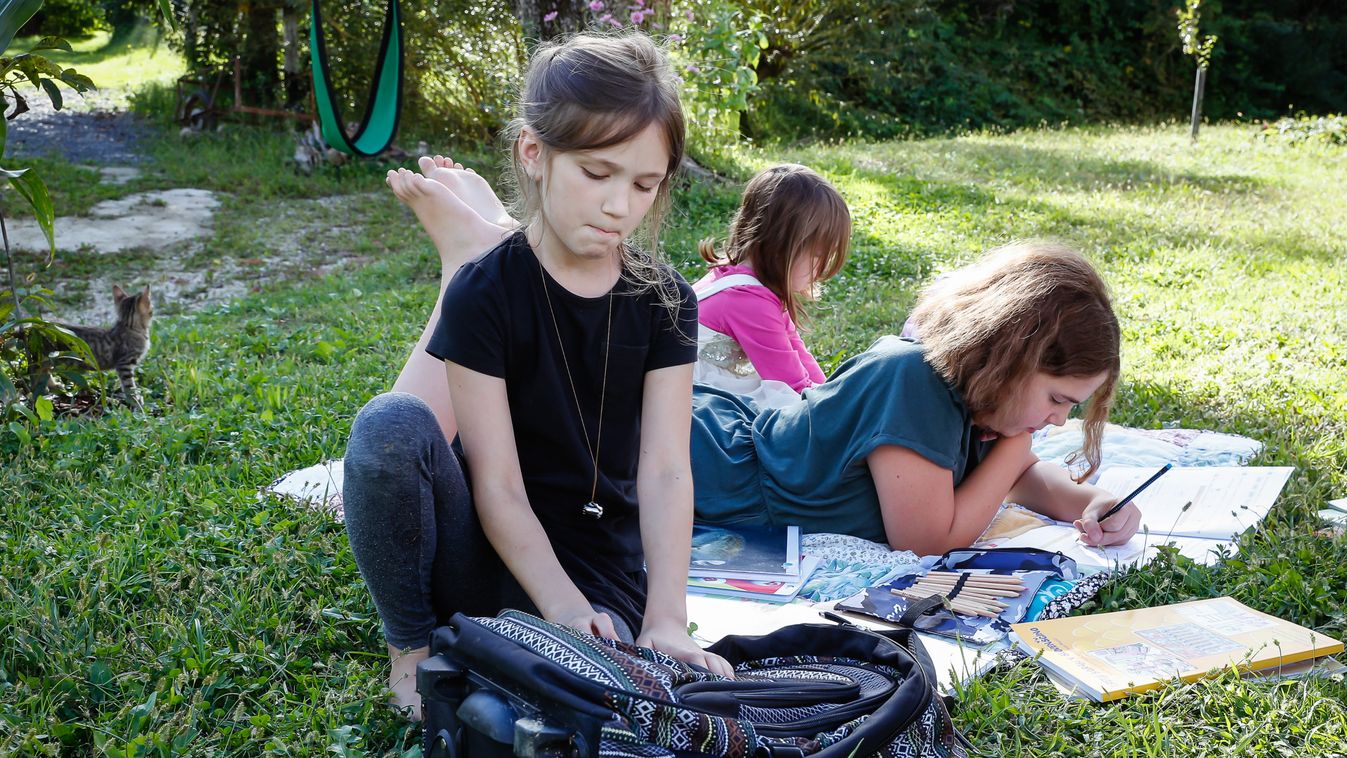 A kis határátkelők lezárása nehéz helyzetbe hozta a vasi családokat is