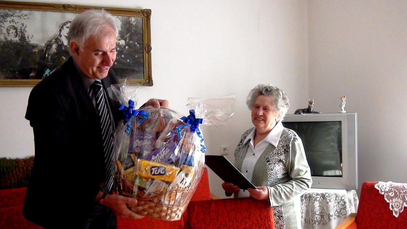 A répcelaki Bozzainé Bözsi néni a kilencvenesek között