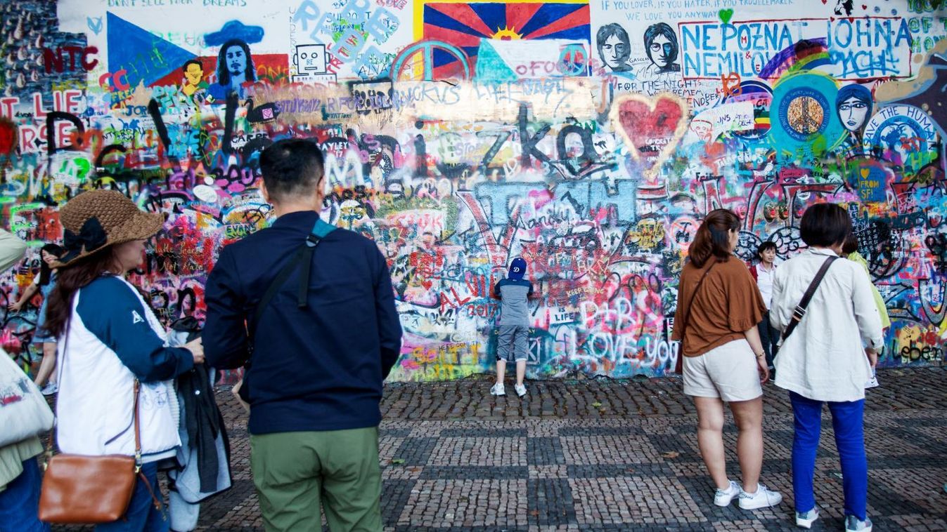 Nagyobb védelmet akarnak a prágai Lennon-falnak