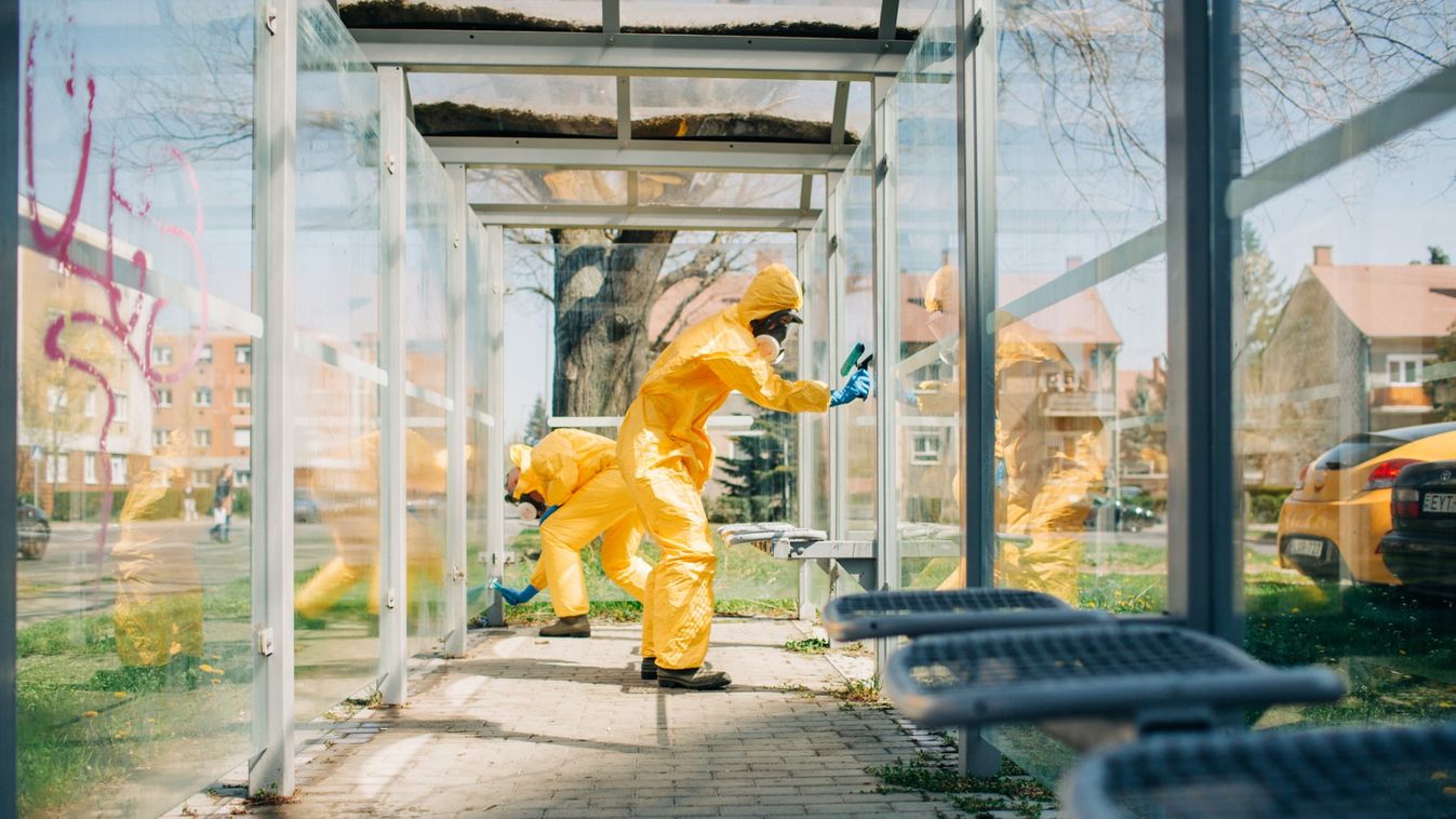 Fertőtlenítették az önkormányzat tulajdonában lévő 48 pavilonos buszmegállót és annak környezetét Szombathelyen