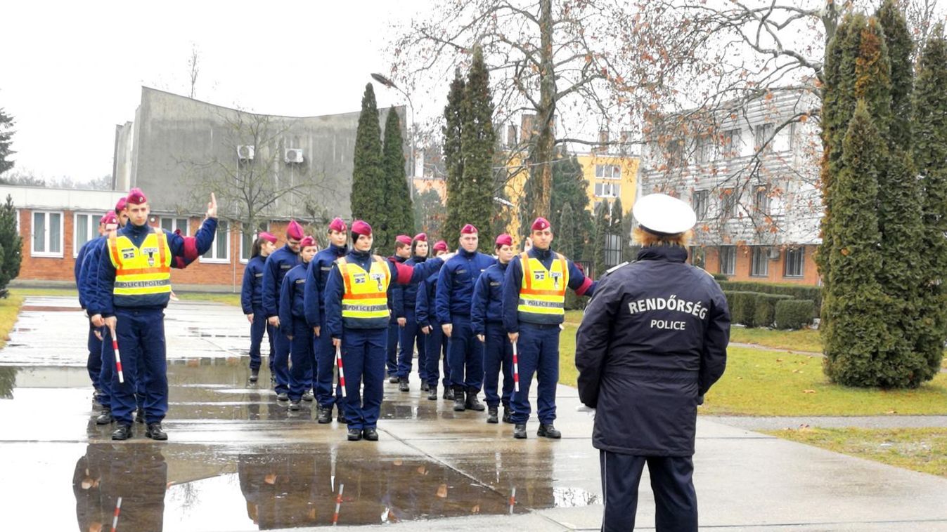 Látványos bemutatókkal csalogatták a rendészetisek a felvételizőket (videó)
