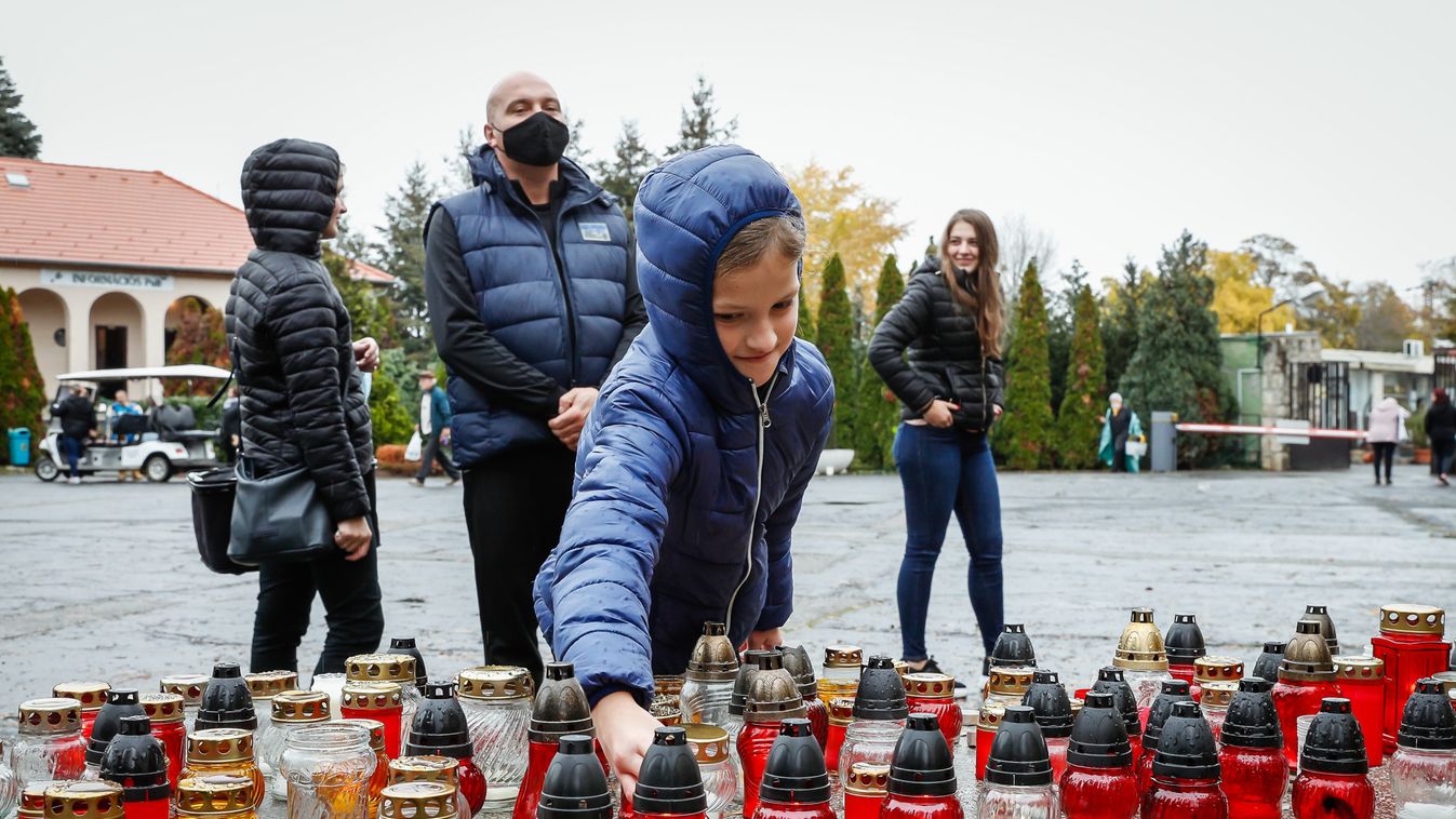 Maszkban hajtunk fejet megyeszerte