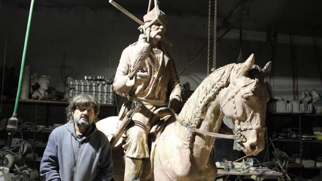 A Felvidékről érkezik a fővárosba Árpád fejedelem monumentális lovasszobra