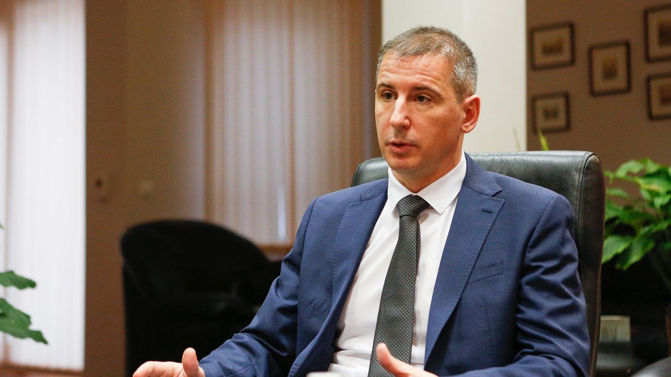 A Jobbik ügyvédjét bízta meg Nemény András