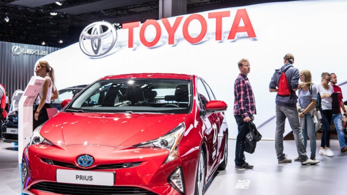 A Toyota közel 645 ezer autót hív vissza ellenőrzésre