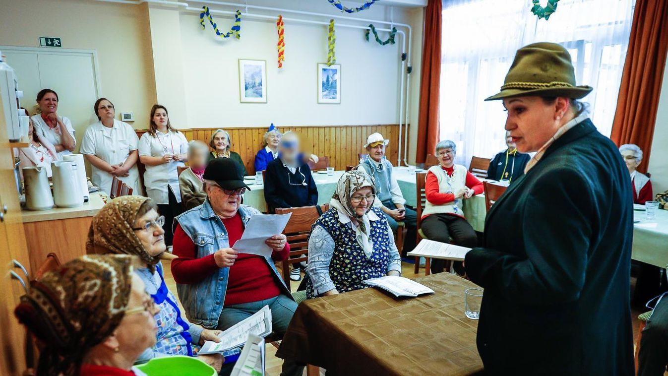 Debütált az Öreg Tyúkok Egyesülete