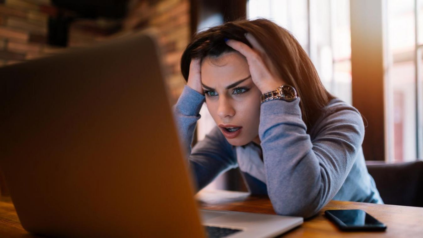Kamerás-mikrofonos a laptop? Kilóghat a magánélet a webre
