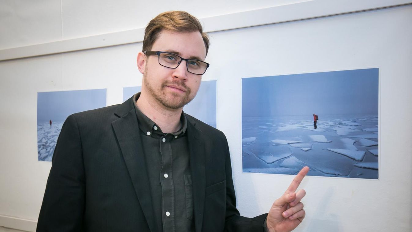 Lenyűgöző fotókiállítás a megyeszékhelyen a jégbe fagyott Balatonról