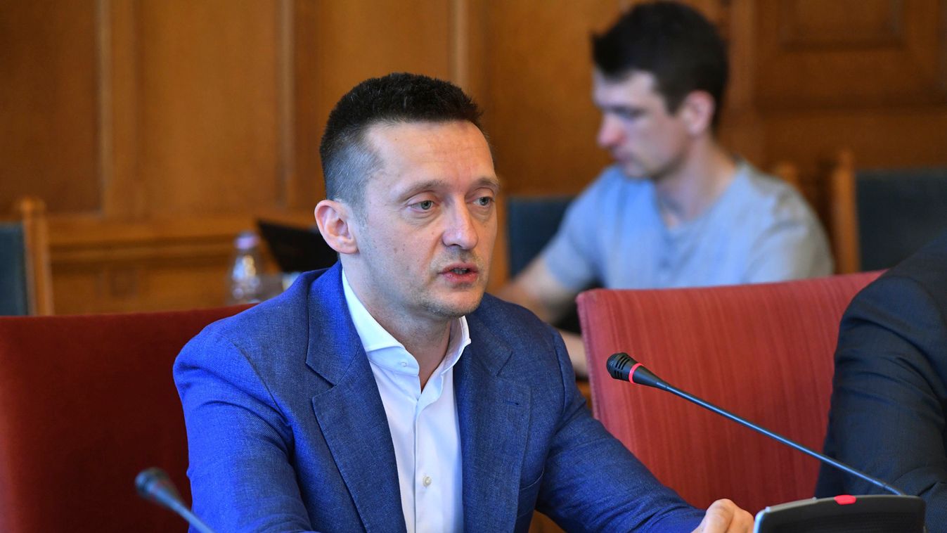 Kiderült: Rogán Antal felesége semmilyen földet nem vásárolt