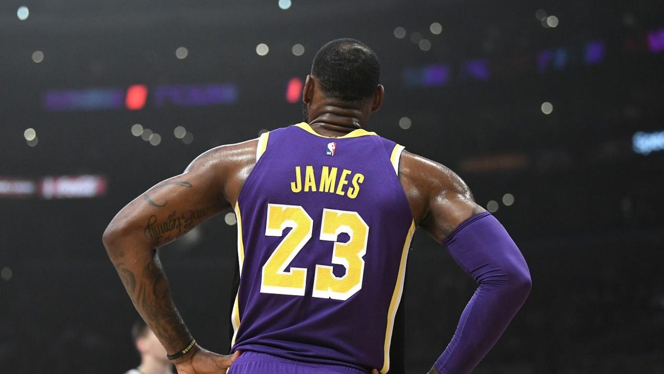 Lecseréli legendás mezszámát LeBron James