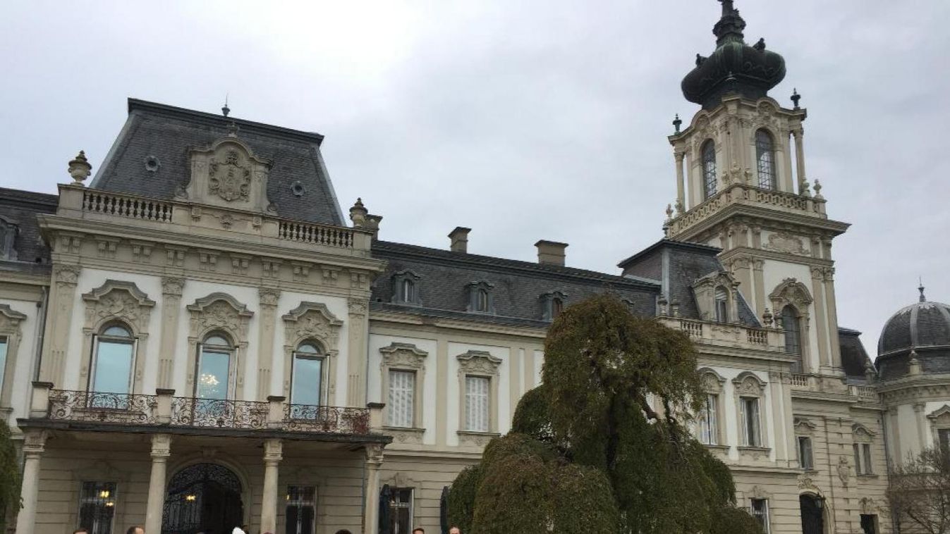 Fenntartójuk új iskolájába látogattak a premontreis tanárok