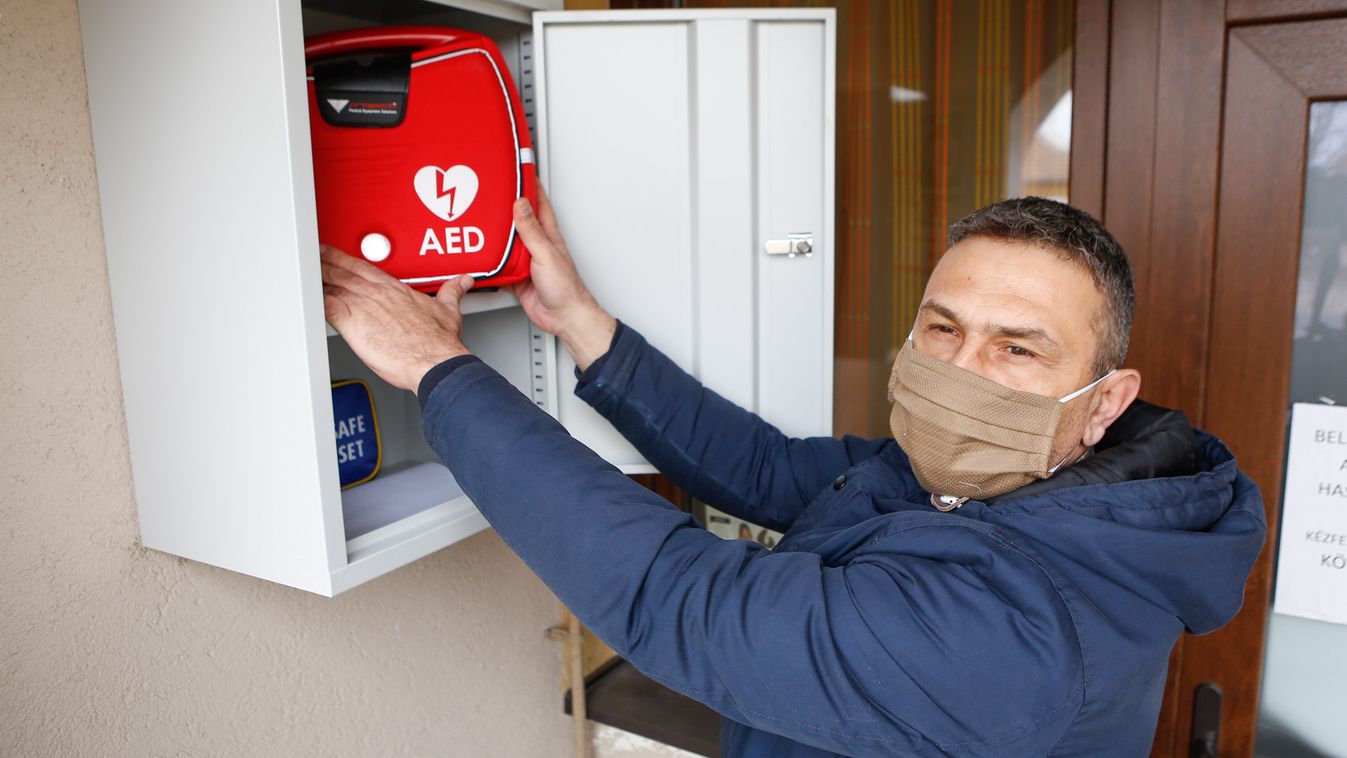 Defibrillátor a rendelőnél – Minden csöngei számára elérhető
