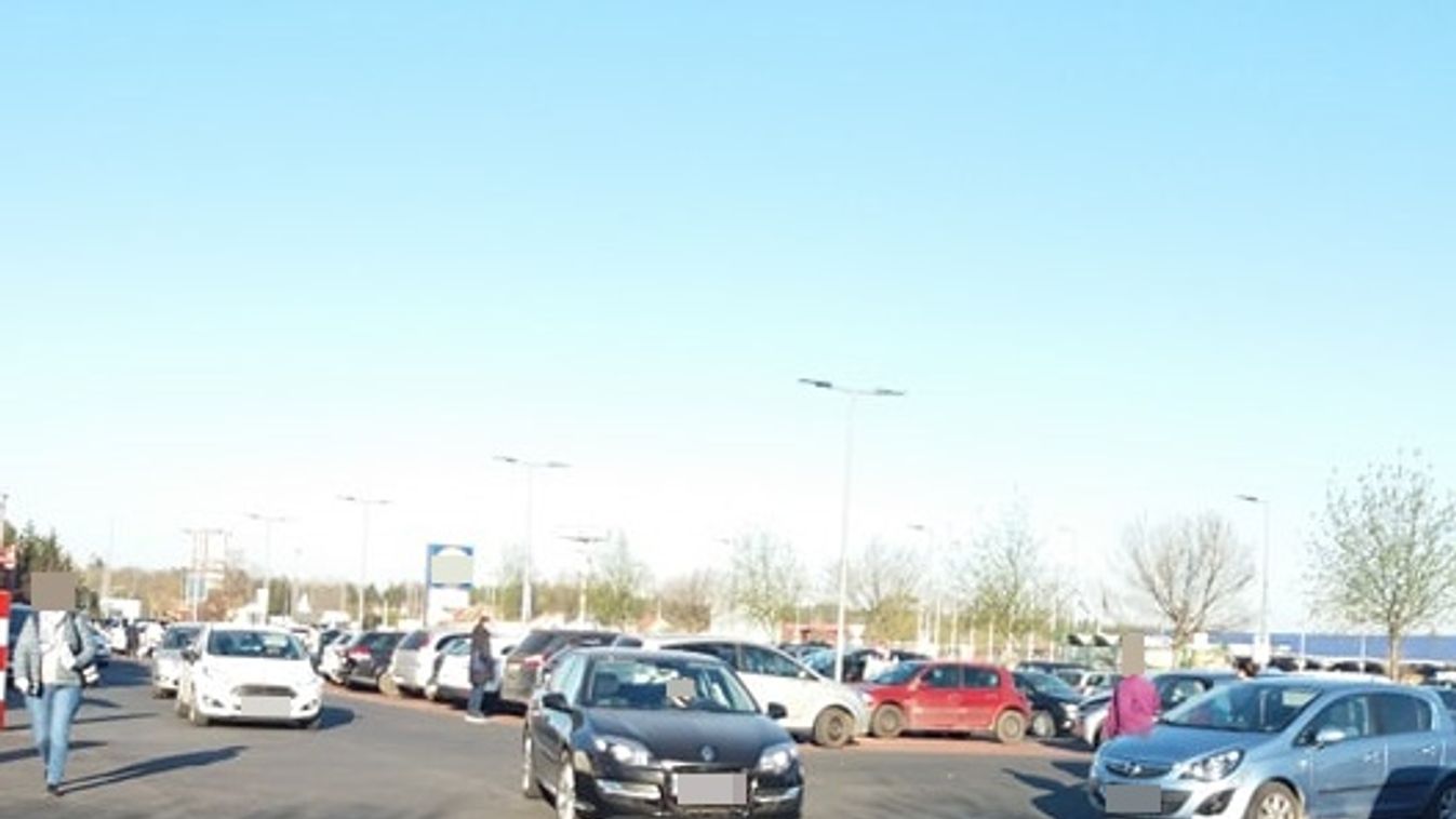Így vásárolt csütörtökön Szombathely – Tömött parkolók a boltok előtt (Fotókkal)