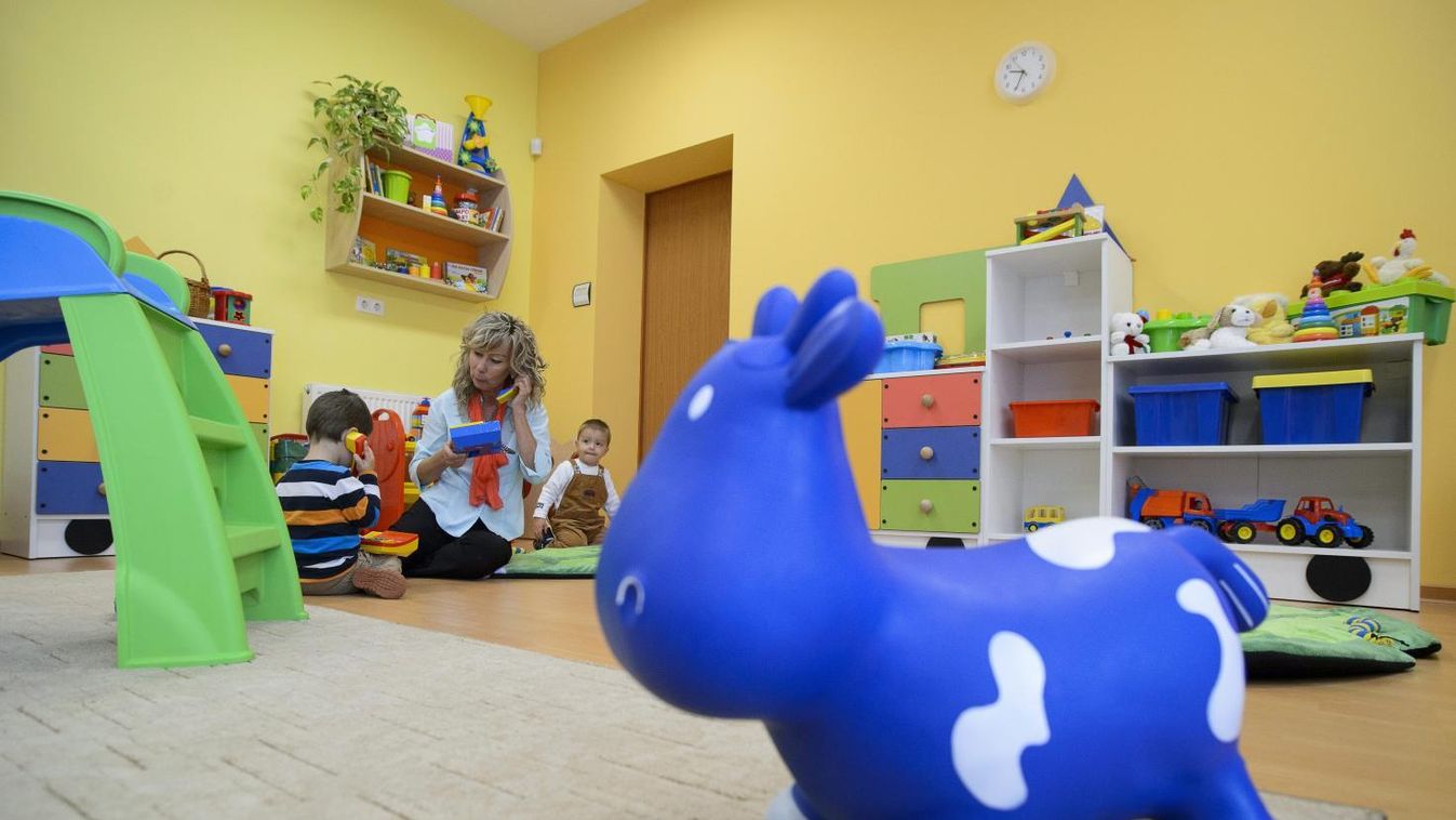 Mini bölcsődei férőhelyeket alakítanak ki 69 településen