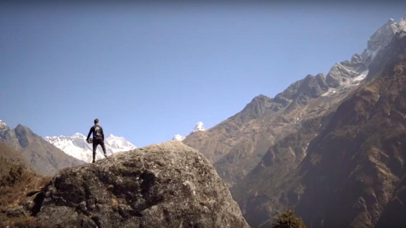 Ez a fickó a Mount Everestig dekázott – videó