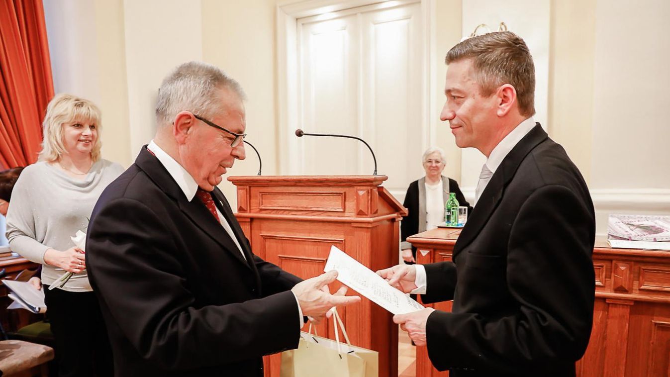 A közösségi kultúráért kapott kitüntetést Vérasztó János