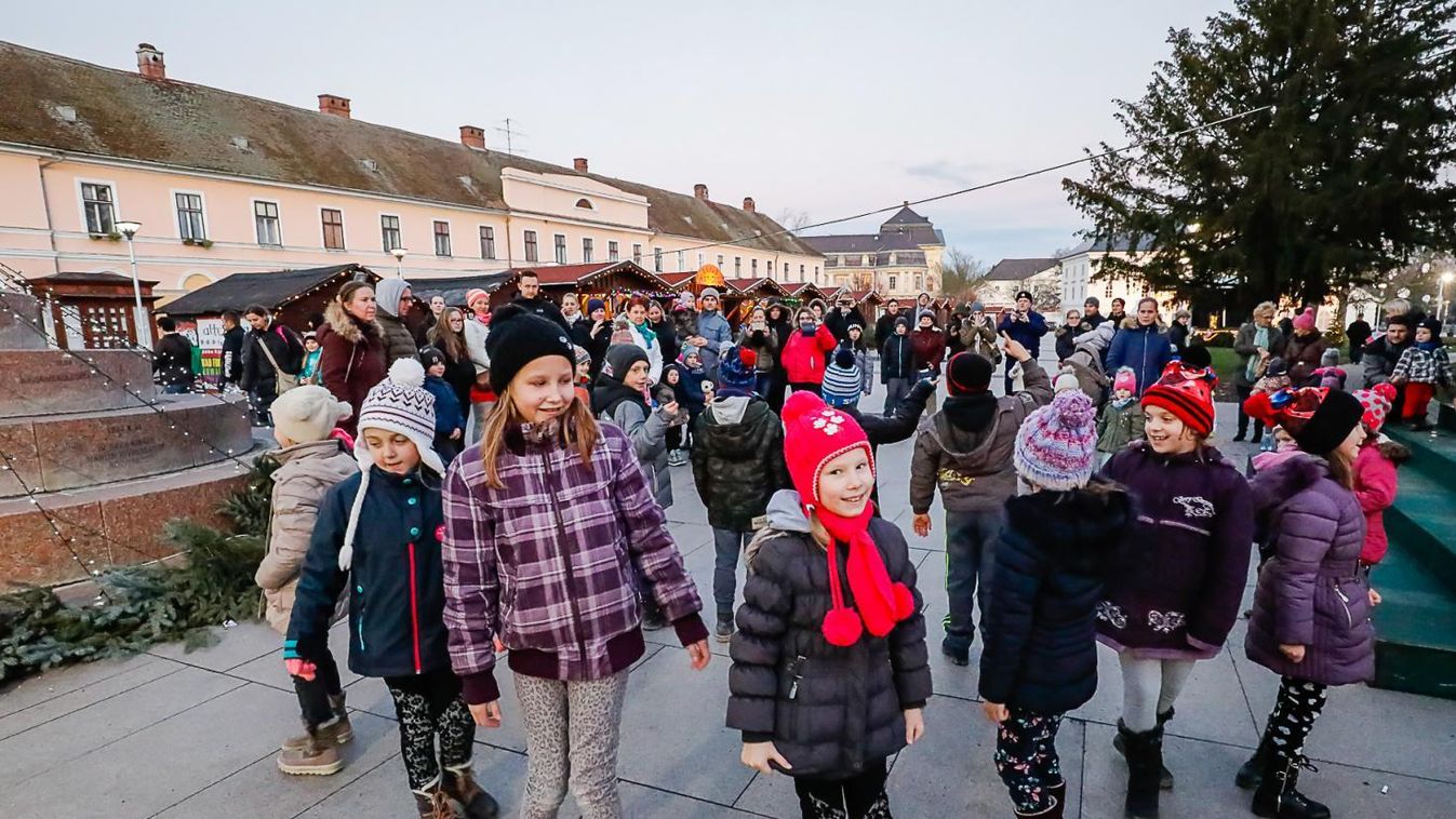 Luca napján minden jót kívánni kötelező – körmendi lucázók