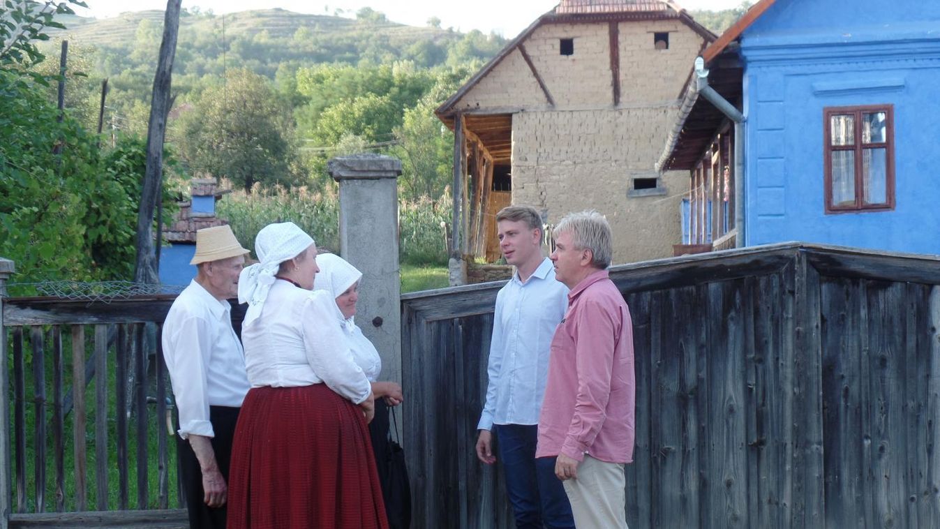 Közös dalolásra hív a gyógyszergyáros