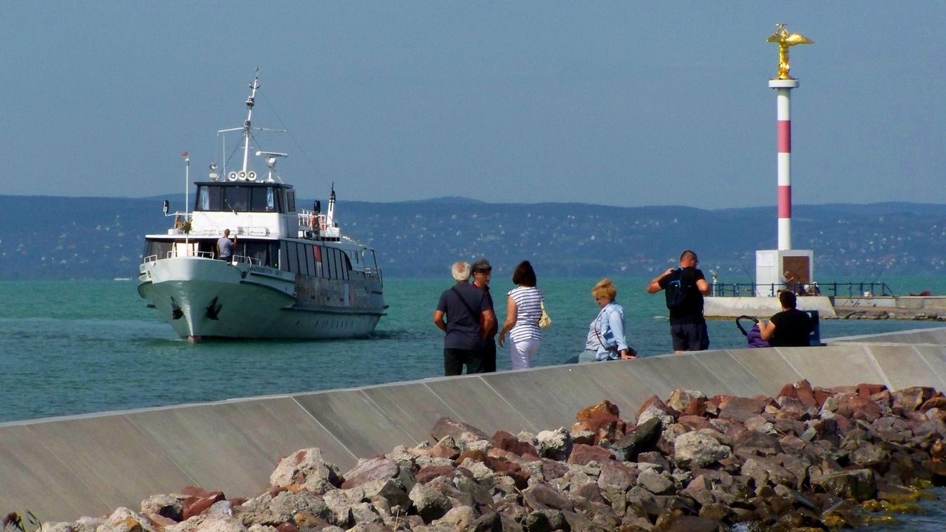 Tavasztól új technológiával kotorják a Balaton iszapját