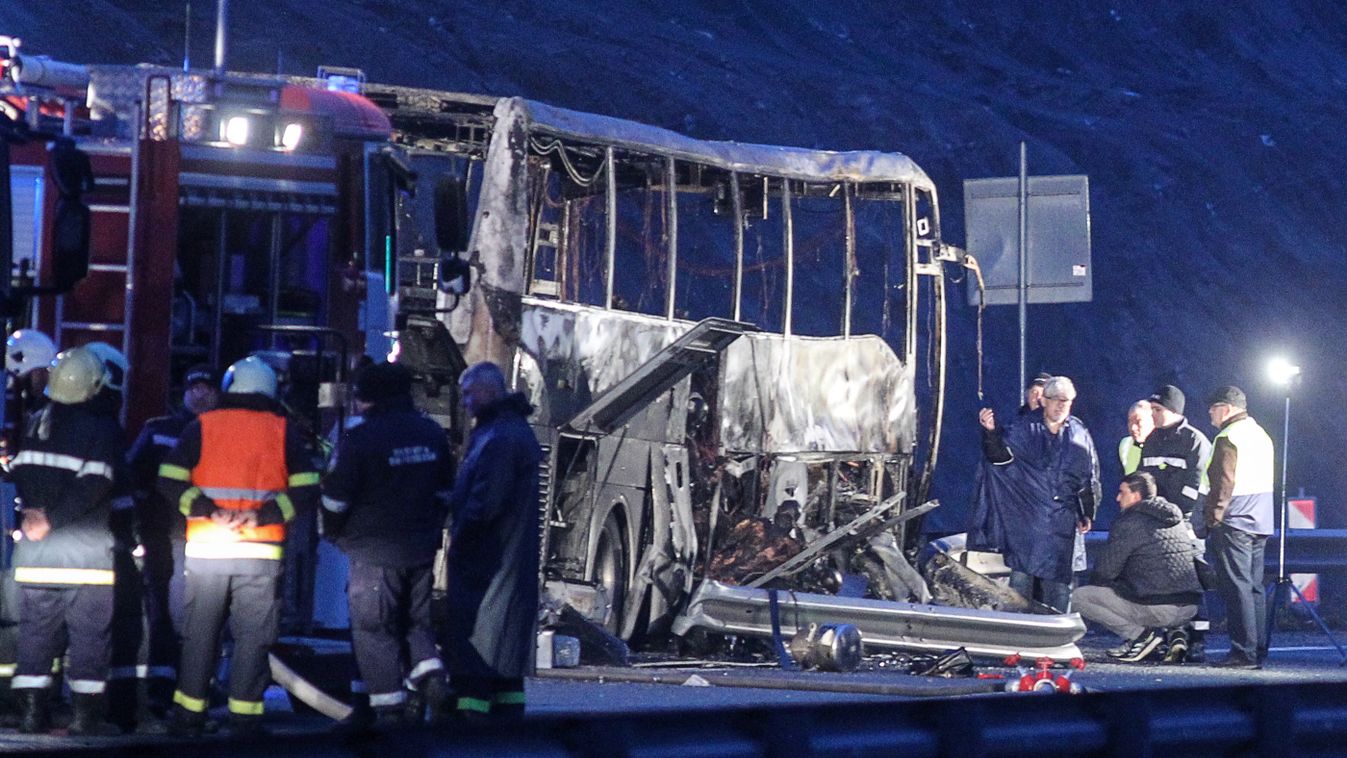 Felfoghatatlan tragédia: 46 ember, köztük 12 gyerek halt meg egy súlyos buszbalesetben