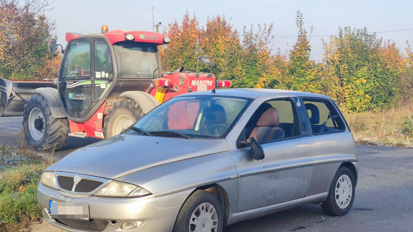 Munkagép és személyautó ütközött Vasszécsenyben – fotók