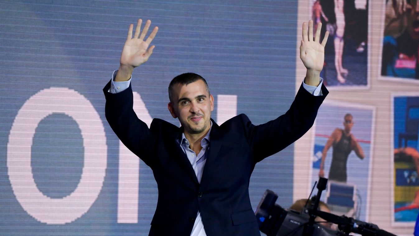 Elbúcsúzott a bajnok: megható, ahogy az egész sportág elköszönt Cseh Lászlótól