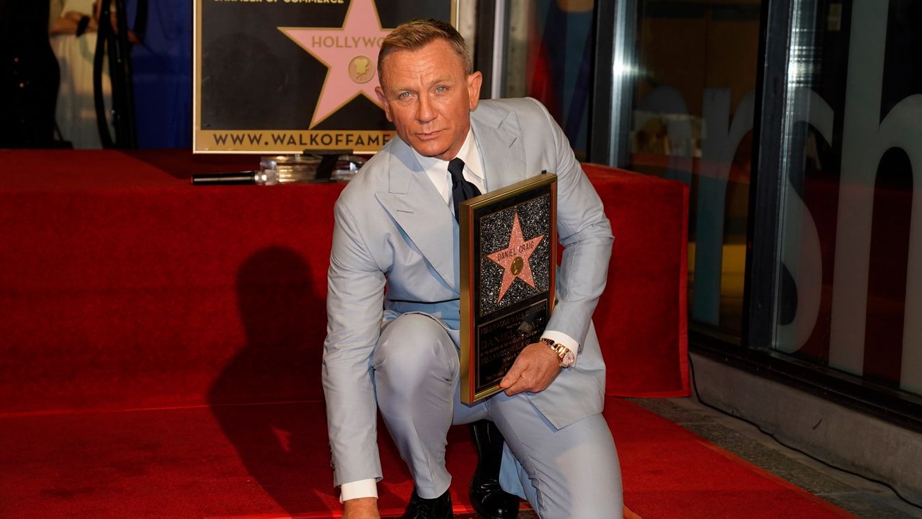 A rezidens James Bond csillagot kapott a Hírességek sétányán (videó)