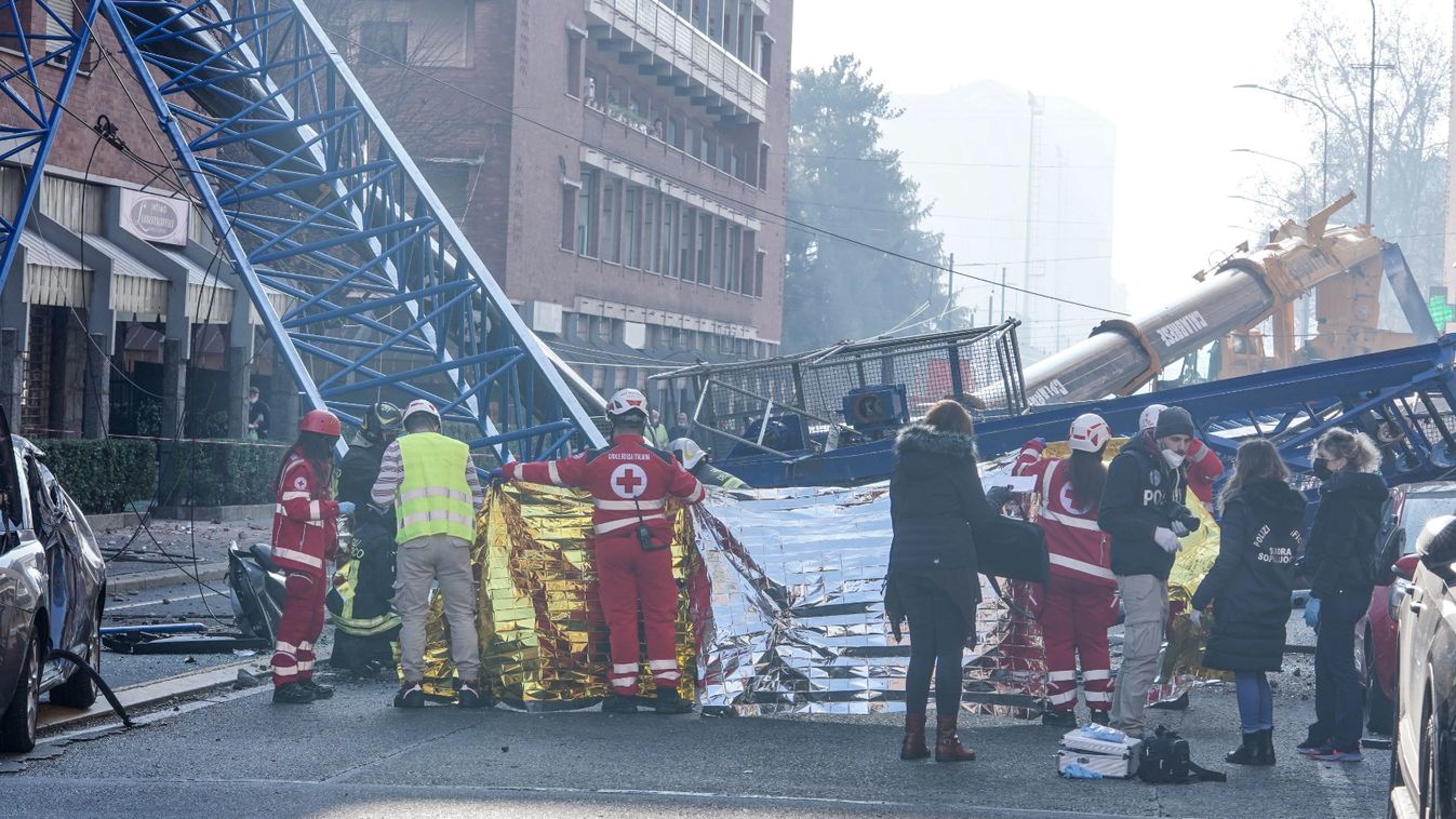 Három embert ölt meg két összedőlt daru Torinóban
