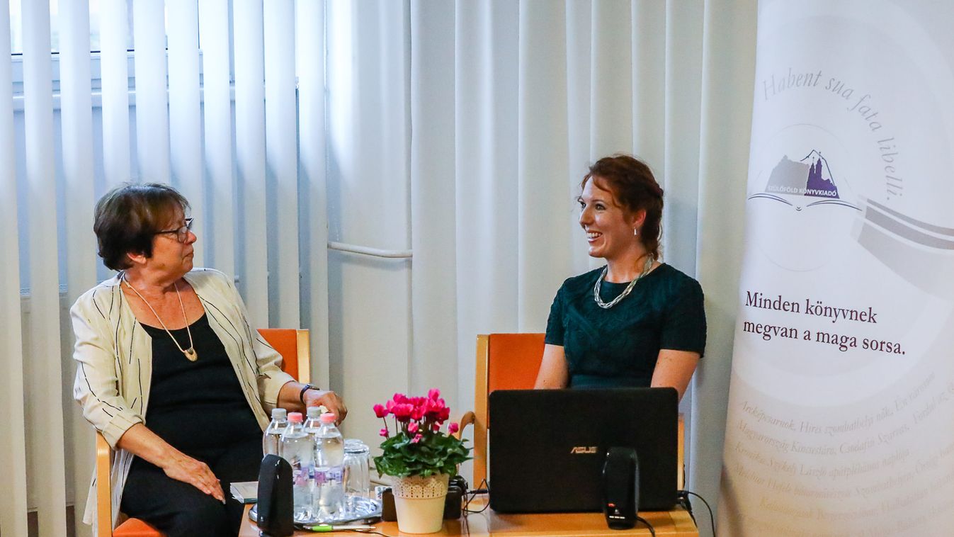Boda Barbara Izabella Londonban élő állatorvos szombathelyi könyvkötő családból származik