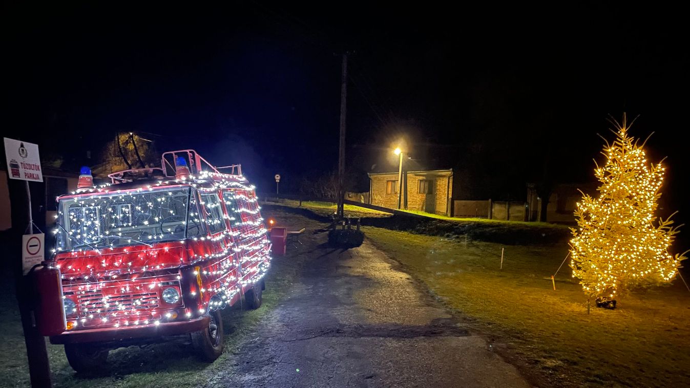 Ünnepi díszkivilágítást kapott a hosszúperesztegi tűzoltóautó