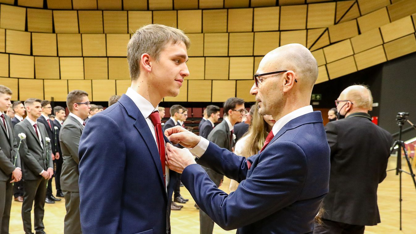 A szombathelyi gépiparisok is szalagot kaptak - fotók