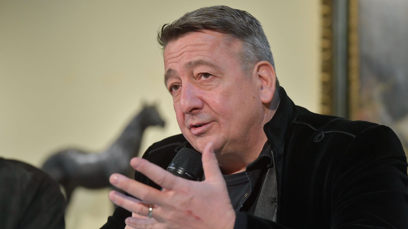 Bayer Zsolt: Márki-Zay megtalálta a járvány elleni védekezés legjobb módját, a maszkba csulázást