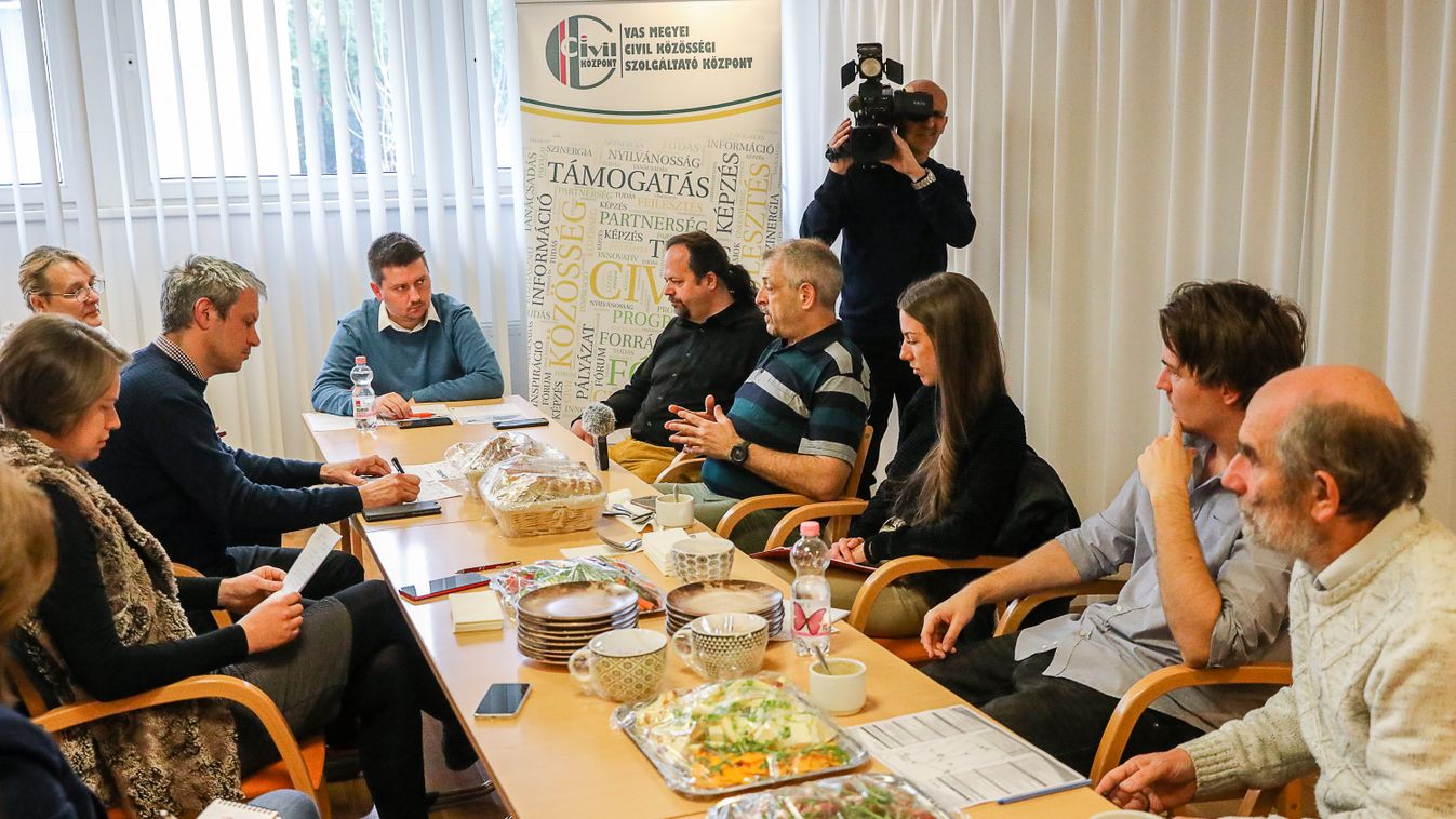 Sajtóreggeli a Berzsenyi-könyvtárban - Virágút, túra, fesztivál - fotók