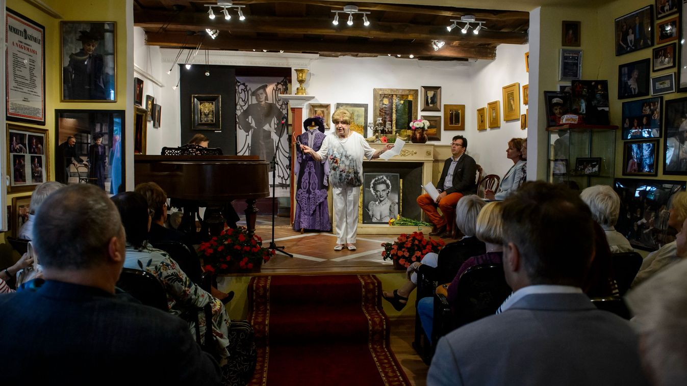 Egy csésze kávé Pásztor Erzsivel – évadnyitó a Tolnay Klári Emlékházban