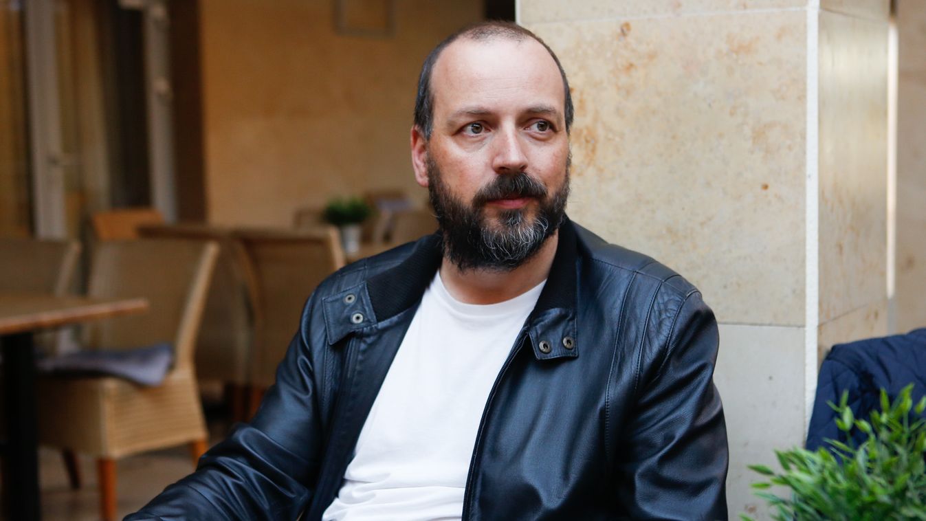 Piros gerendái közül néz a hatalmas - Pálfi György is itt volt új filmje szombathelyi bemutatóján