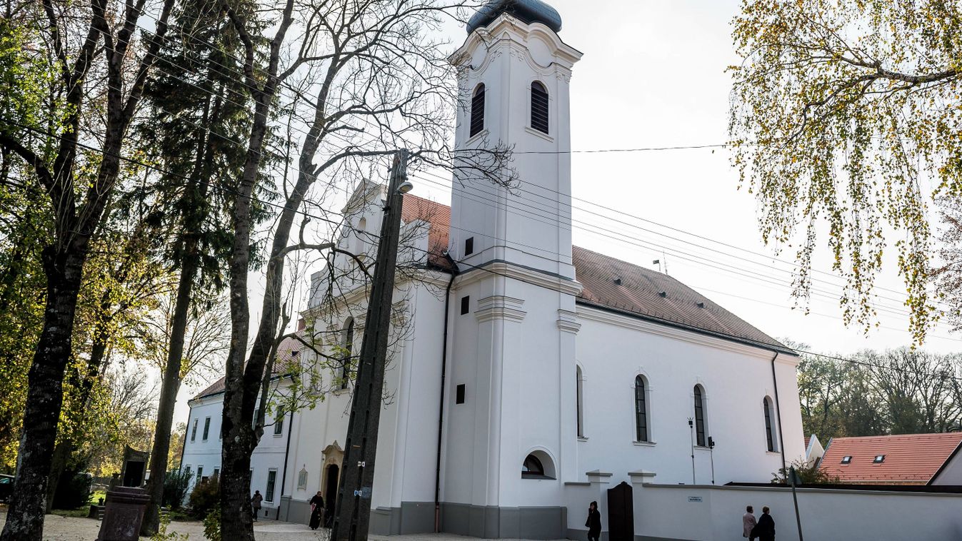 Régészek tárják fel a bakonybéli bencés monostor középkori emlékeit