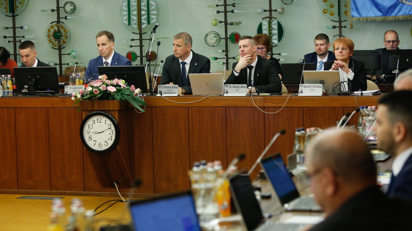 Miért temetik a régi városi strand ügyét?