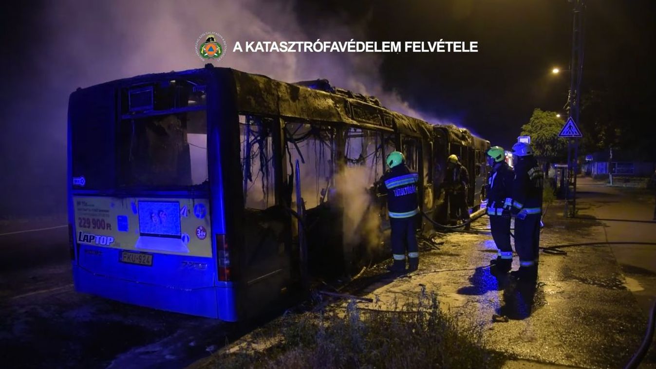 Dráma a csendes utcában: porrá égett egy autóbusz Budapesten