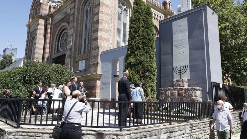 VAOL – Záchor és sámor! – Emlékezz és őrizd meg! – Szombathely zsidó mártírjaira emlékeztek a Batthyány téren – fotók