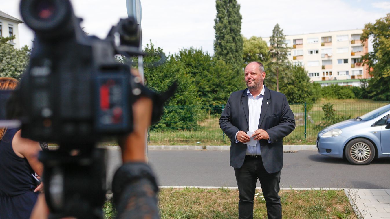 Régi városi strand: Horváth Attila feltette a régi lemezt, pedig a kormányt nem köti a város által vállalt határidő