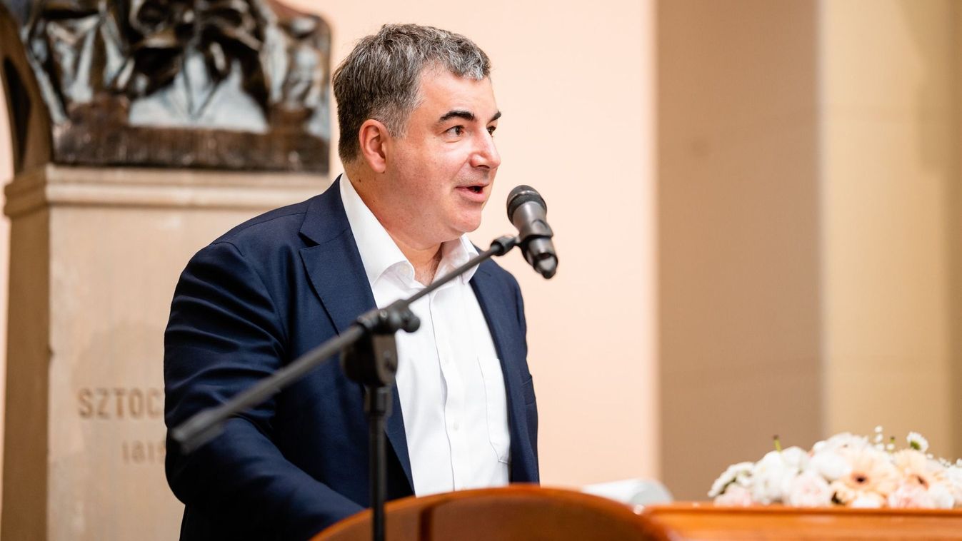 A grafén Nobel-díjas felfedezője kapta a Neumann professzori címet