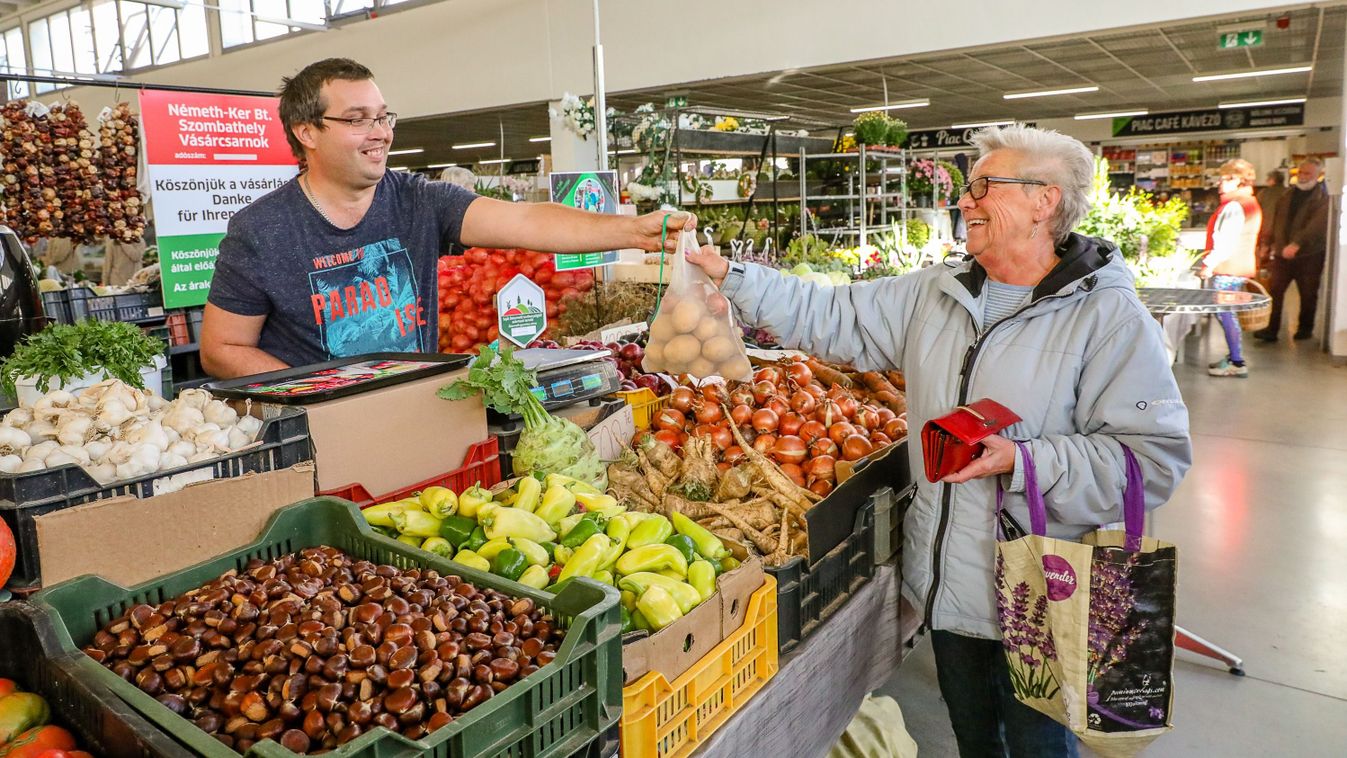 Ettem szőlőt, most érik – megnéztük, mennyiért kínálják az évszak gyümölcseit, zöldségeit a szombathelyi piacon - fotók