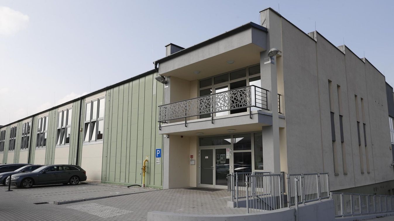 Ünnepélyes keretek között átadták a multifunkciós sportcsarnokot Szentgotthárdon - fotók