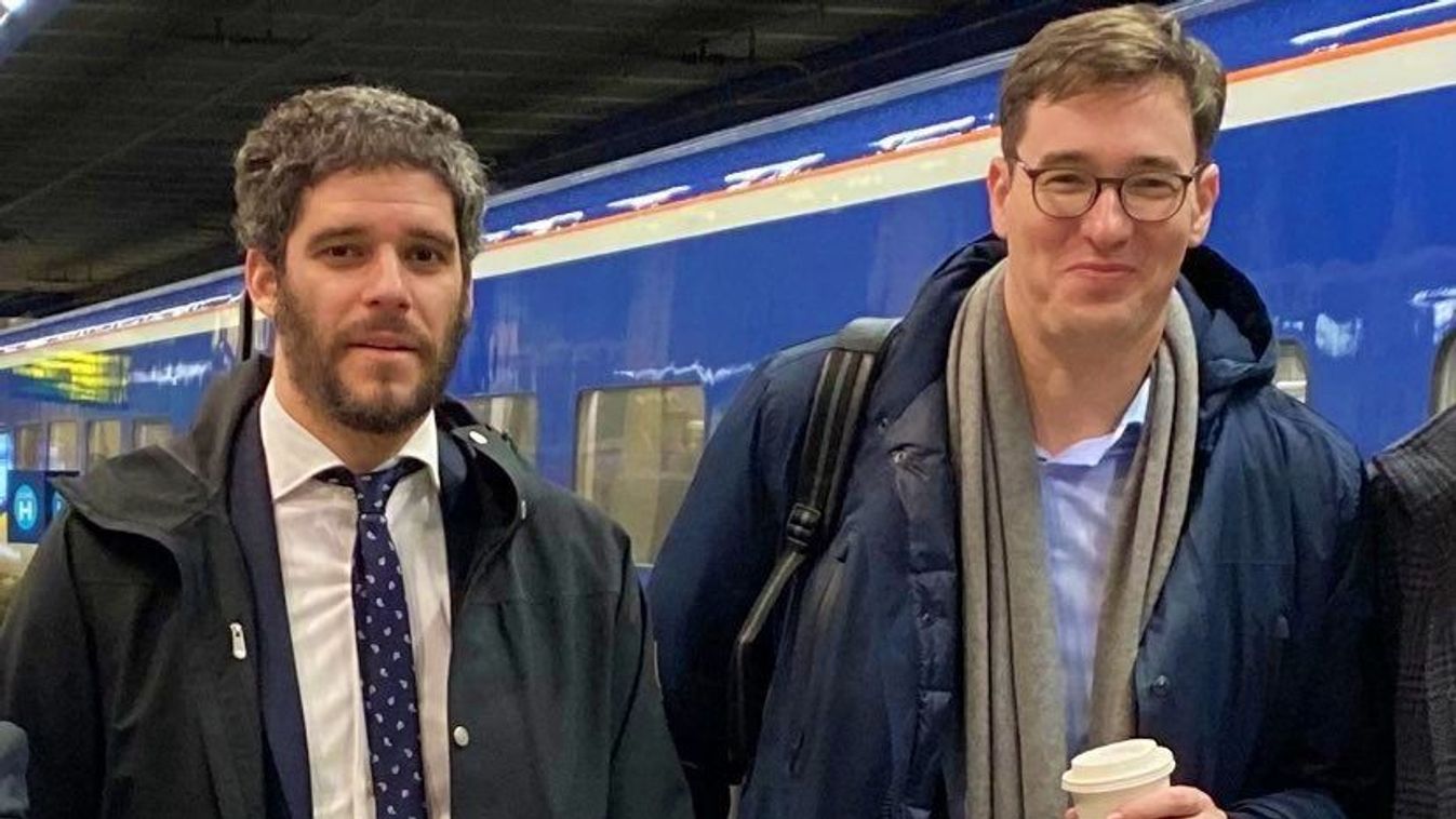 Egymilliárd forintot kapott a baloldali Ezalenyeg.hu az Action for Democracytól