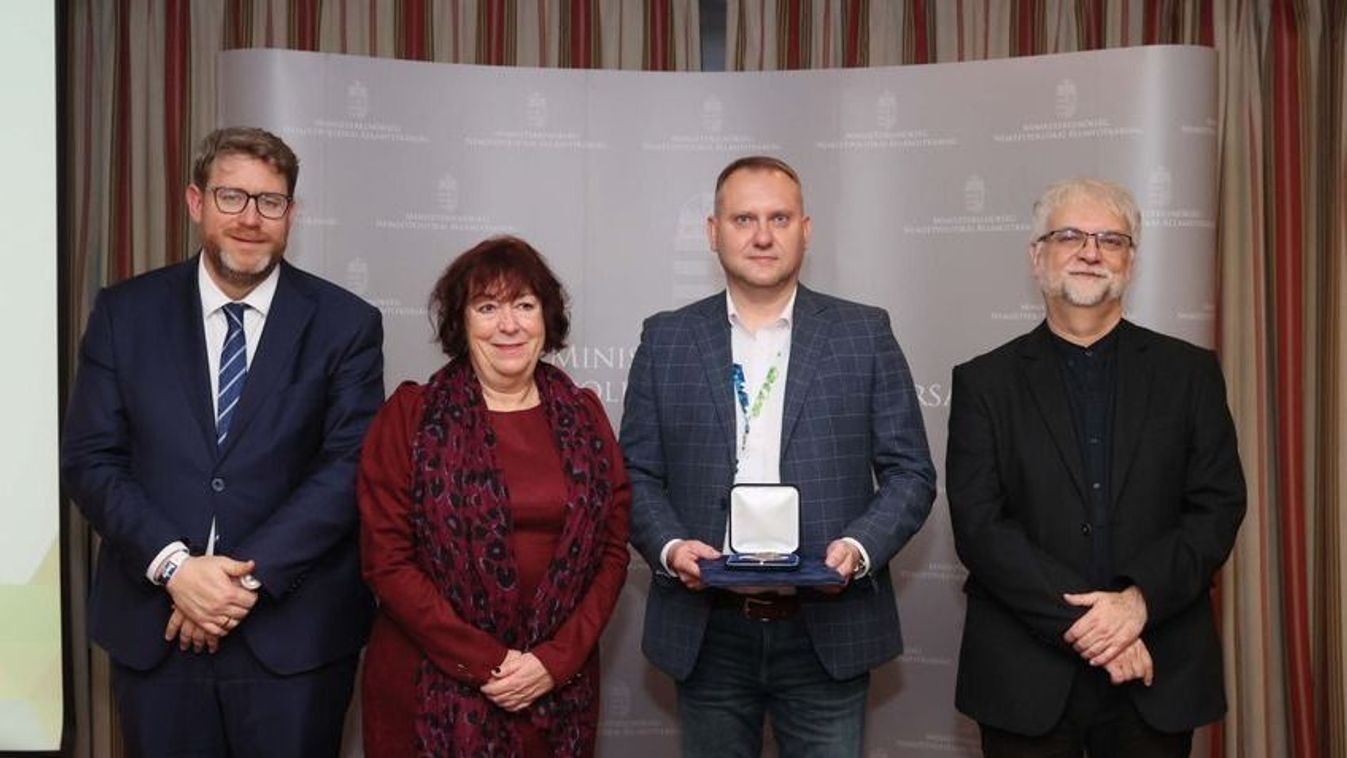 Dunda György kapta az első Kosztolányi-díjat