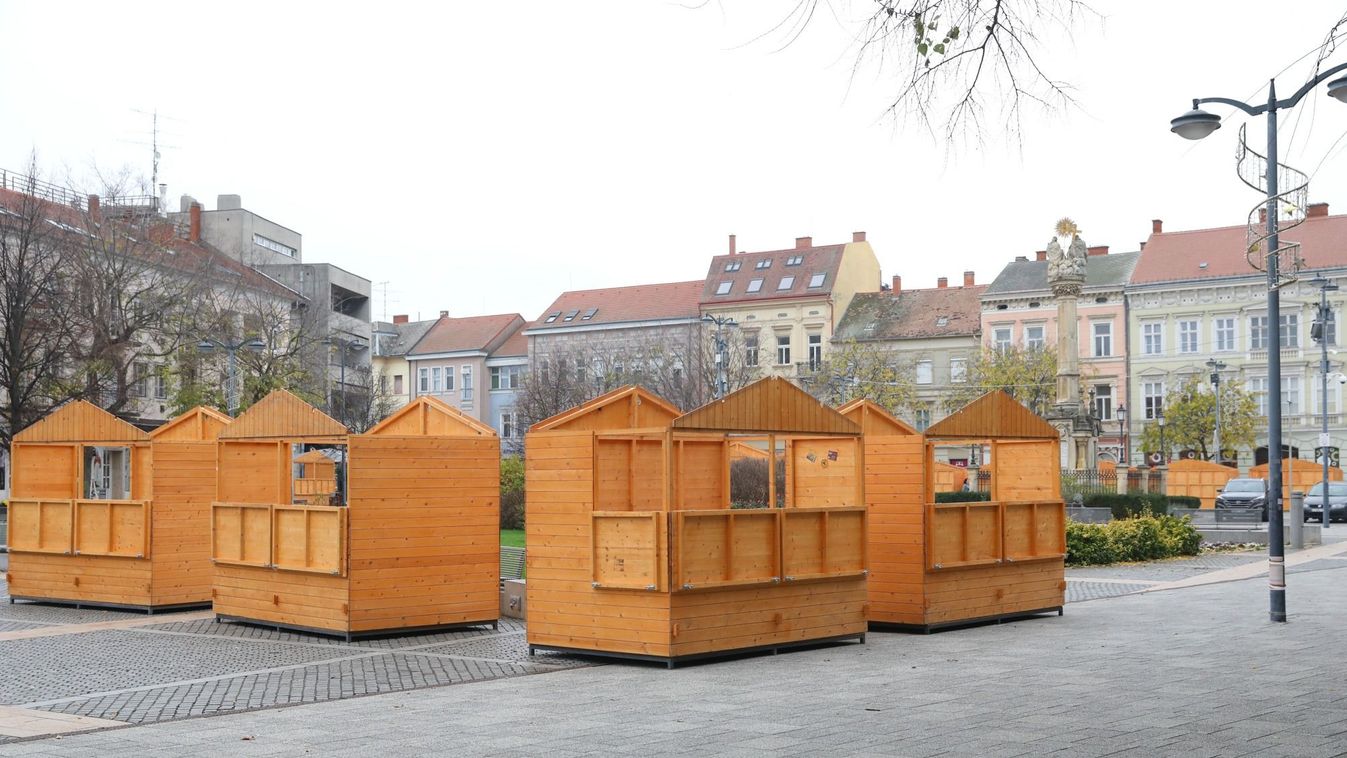 Egy hét múlva már forralt bor is lesz - Kikerültek az adventi díszek a szombathelyi Fő térre - fotók