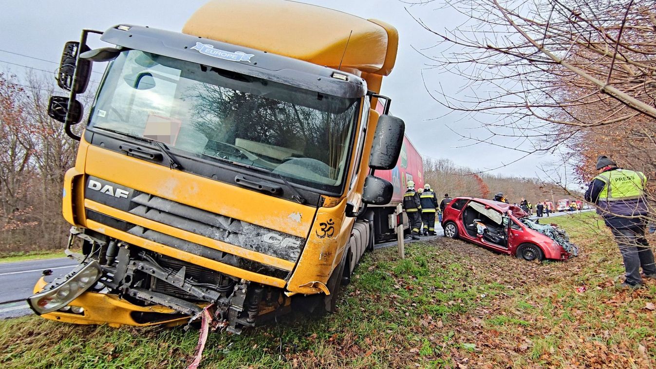 Előzésből halálos baleset a 84-es főúton, ítélet született a vétkes sofőr ellen
