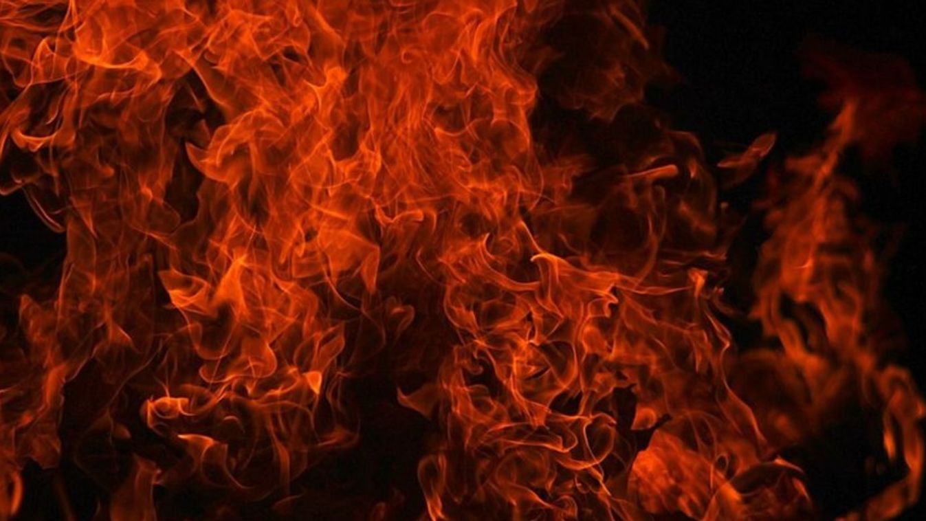Tűz ütött ki egy faipari üzemben Szombathelyen, a Zanati úton