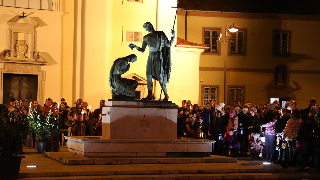 Vesperás, lampionos felvonulás, koszorúzás - Így emlékezett a város Savaria híres szülöttére